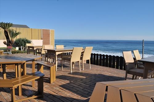 目の前に広がる太平洋！潮騒と海風を感じながらお湯に浸かれるビーチサイドスパ